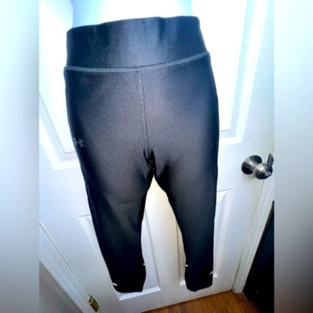 Under Armour Women’s Medium SuperVent Heat Gear Capri Black Leggings M # 1294072